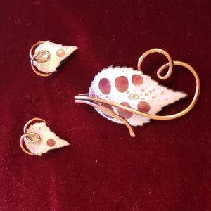 Renoir Matisse Raspberry and Cream Leafsong Brooch and Earrings Set